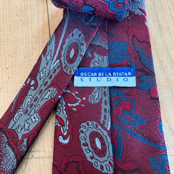 Oscar de la Renta VTG Men's Tie Multicolor Abstract Polyester/Silk Necktie - Picture 2 of 4